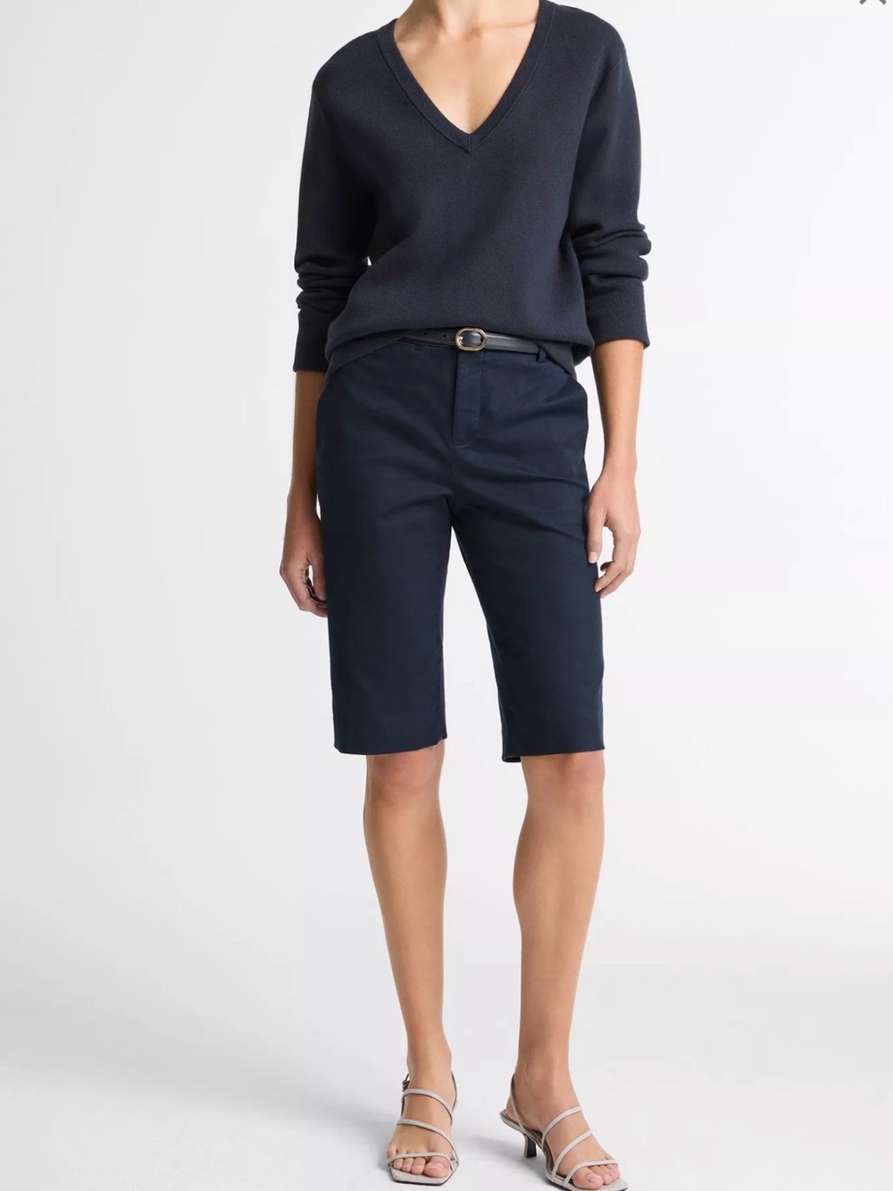 NWT Vince Mid Rise chino shorts in navy blue size 6
